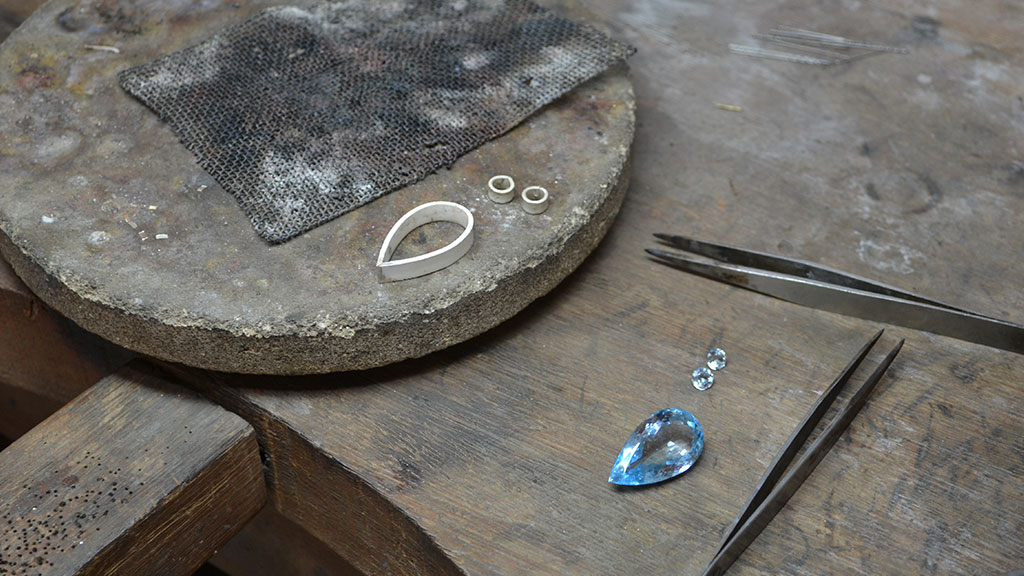 Pingente e Brincos Azuis